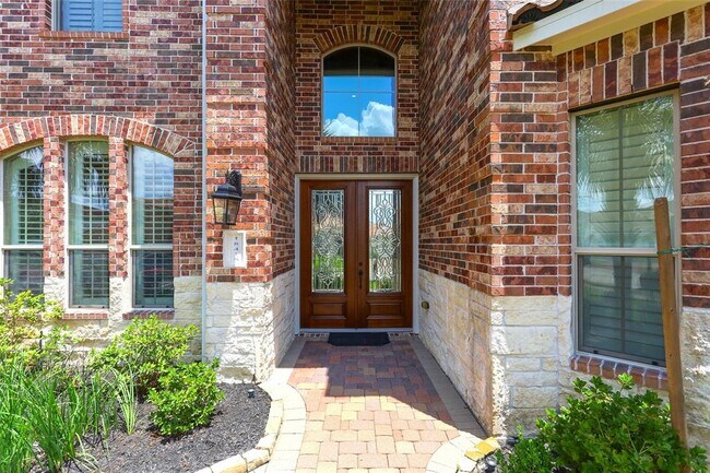 Building Photo - 18415 Windsor Lakes Dr