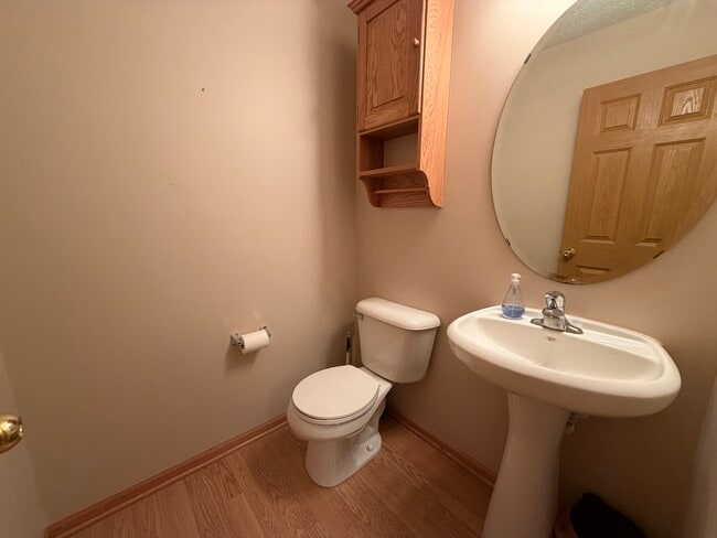 Building Photo - 11007 Oak Grv Cir
