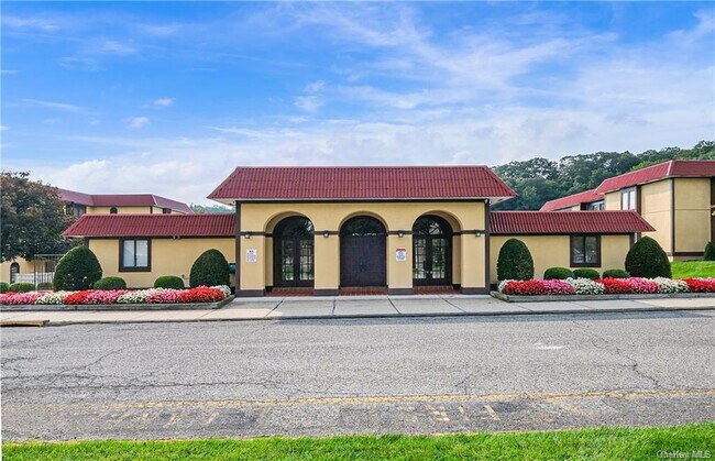 Building Photo - 17 Granada Crescent