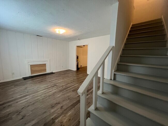 Foto del edificio - 1286 E Blackstock Rd