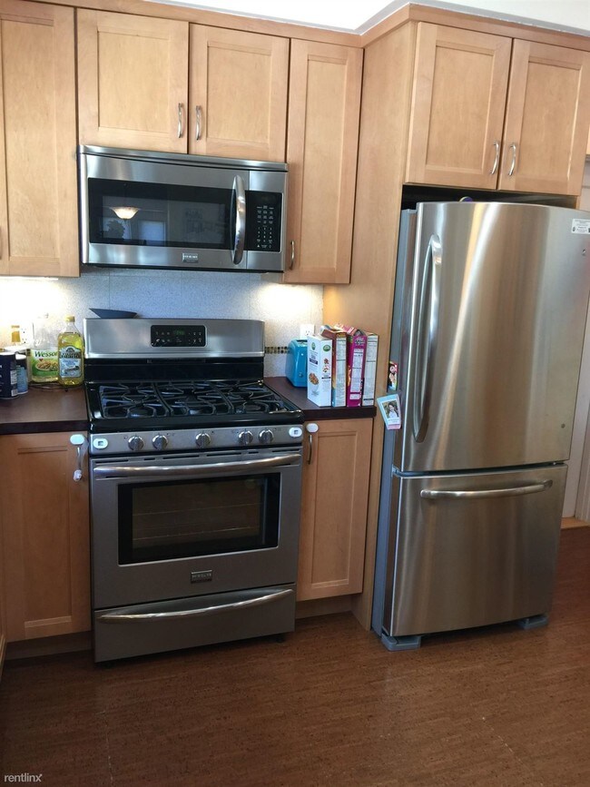 Foto del edificio - 5 br, 3 bath  - 182 Maplewood St