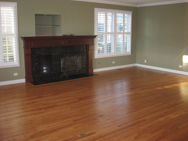 Building Photo - 1700 Bluestem Ln