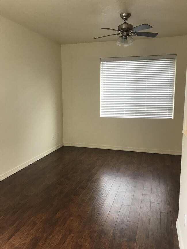Building Photo - 20832 NE Sierra Dr