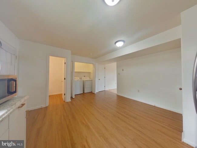 Building Photo - 118 Parkside Dr