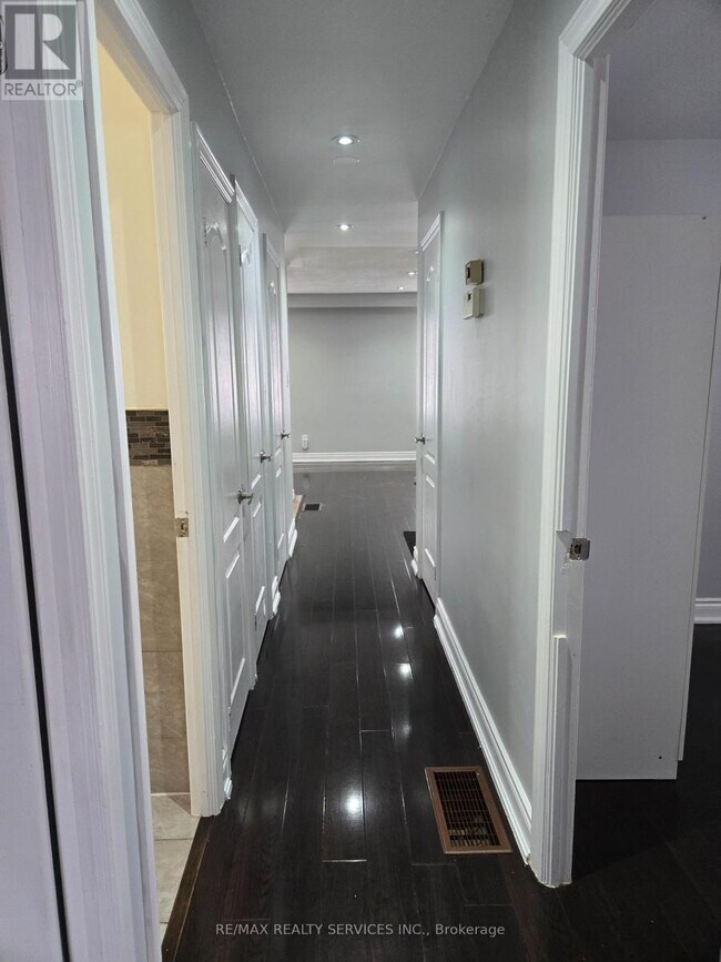 Photo du bâtiment - 59 Reigate Ave