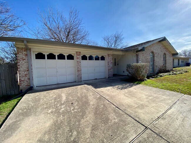 Foto del edificio - Hidden 4 Bed 2 Bath Gem in South Austin!