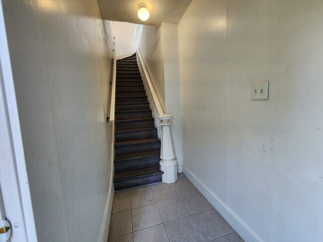 Foyer Entrance to Upstairs - 544 Grant St