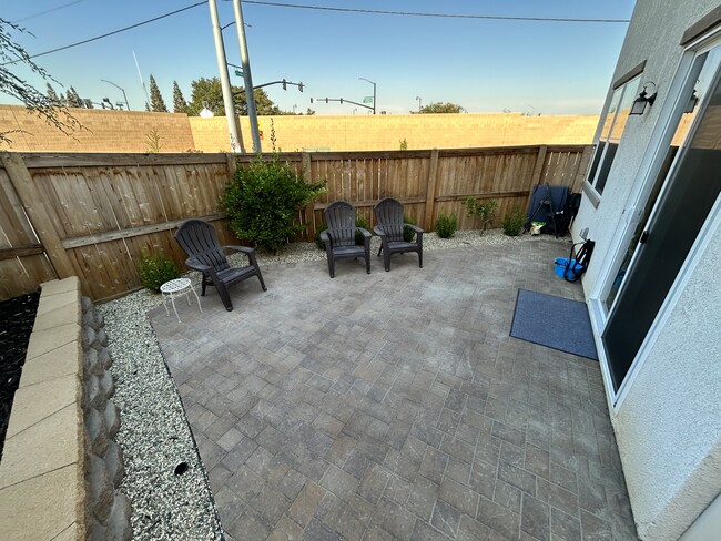 Foto del edificio - 8836 Sheldon Terrace Ln