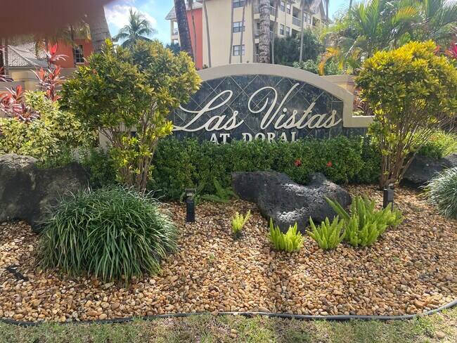 Foto del edificio - 8215 Lake Dr