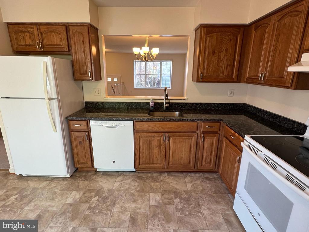 Foto principal - 18002 Sunset Lake Ct