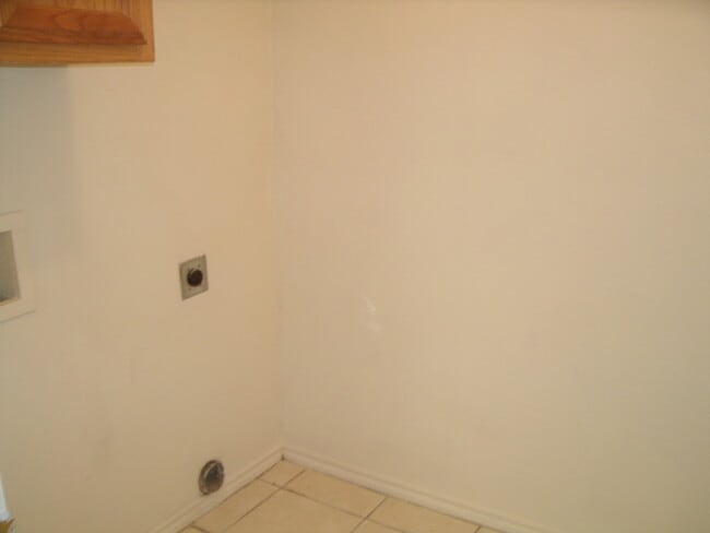 Building Photo - 40100-3105