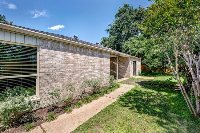 Foto del edificio - 18506 Glen Briar Ln