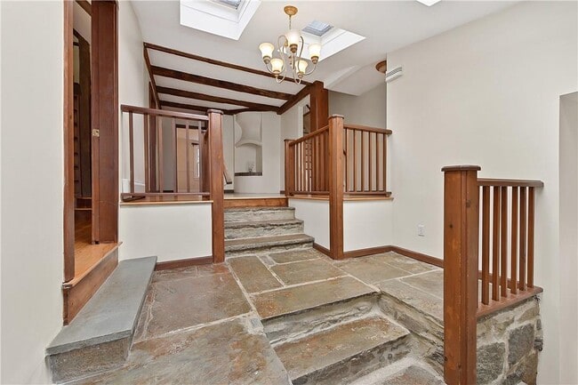Foto del edificio - 243 Pound Ridge Rd