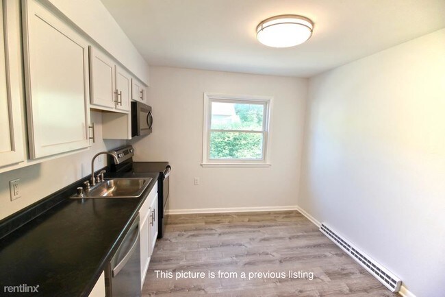 Foto del edificio - 3 br, 1 bath Apartment - 3742 S 91st Street
