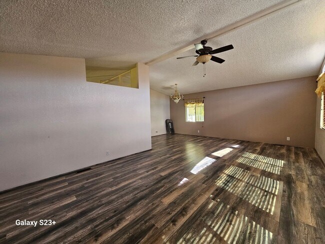 Foto del edificio - 15300 Palm Dr