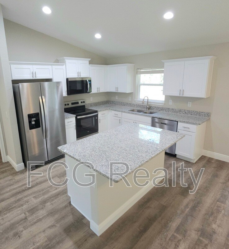 Foto principal - 9115 N Sandree Dr