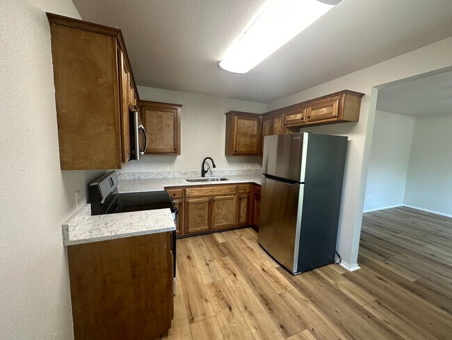 Building Photo - 909 N El Paso Ave