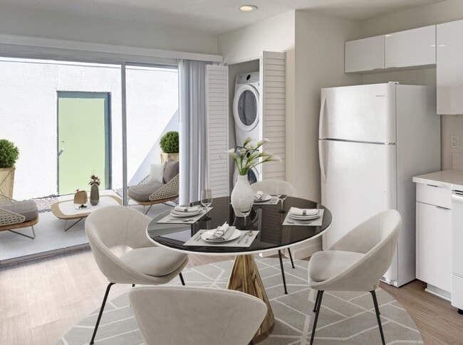 Building Photo - Lincoln Estates