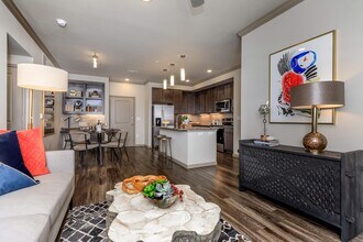 Building Photo - 18110 Hunters Terrace Dr