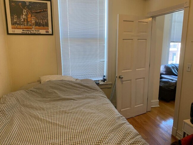 Foto del edificio - 2764 N Lincoln Ave