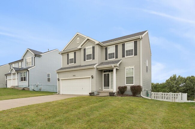 Foto del edificio - 2-Story with Loft, Deck, & Fenced Yard!!