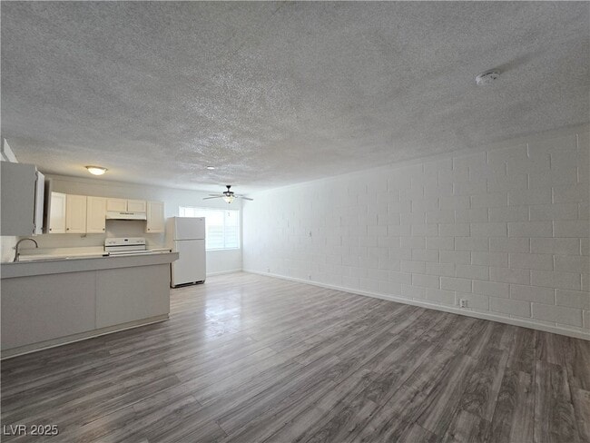 Building Photo - 2913 Stewart Ave