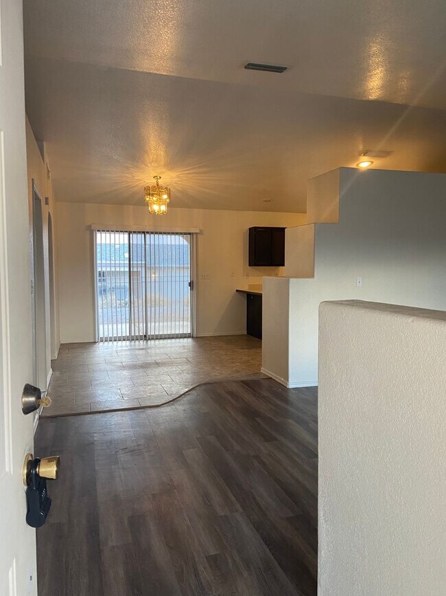 Foto del edificio - 845 Fern Ln