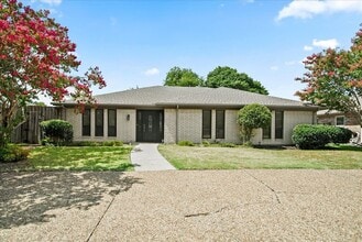 Building Photo - 2309 Lawndale Dr