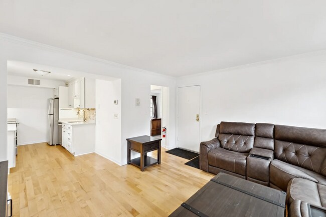 Foto del edificio - 529 Bashford Ln