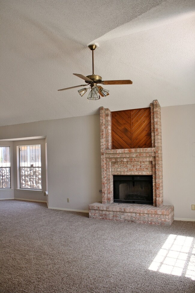 Building Photo - COMPETITIVELY PRICED WESTSIDE HOME