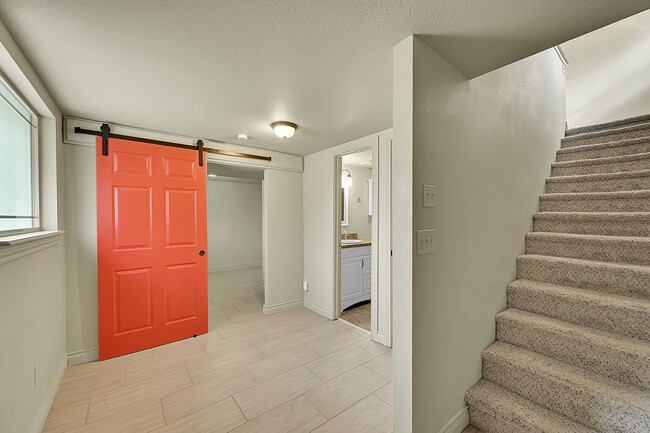 Foto del edificio - Nestled in DT OCC- Updated 2 bed 1 bath, w...