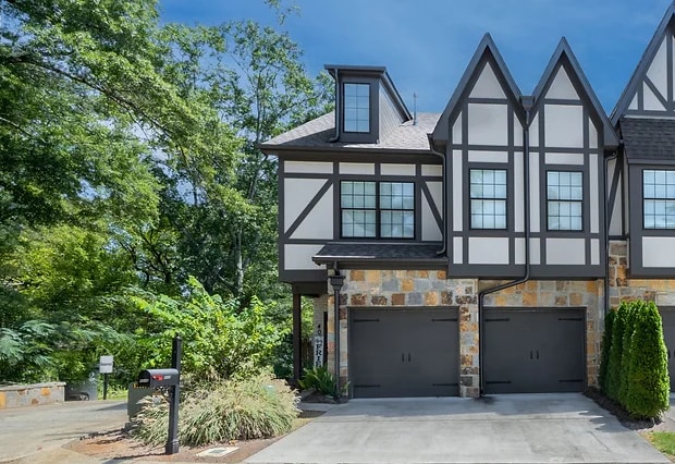 Foto del edificio - 4008 Lennox Dr