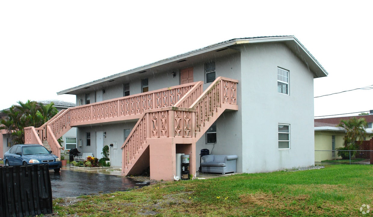 Building Photo - 1530 Forest Hill Blvd
