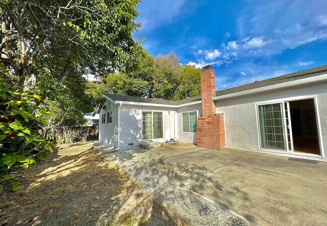 Building Photo - 4601 Ruth Way