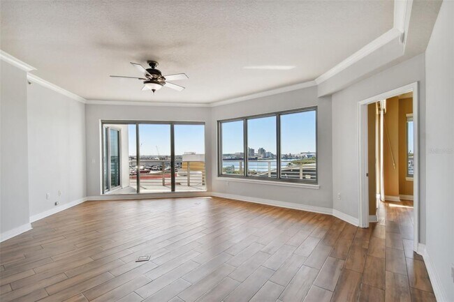 Building Photo - 449 S 12th St