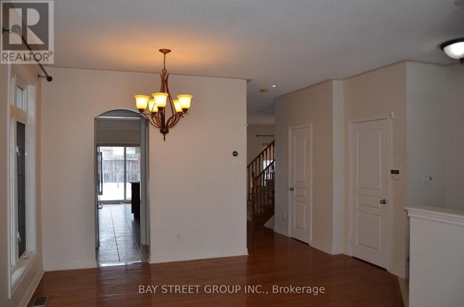 Building Photo - 27 Wilcliff Ct