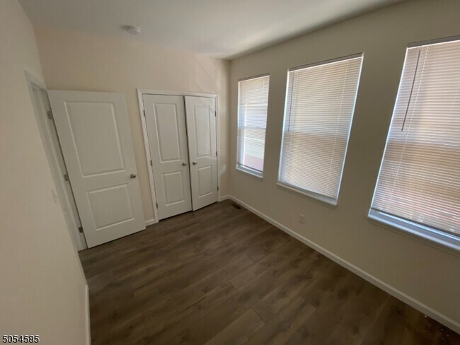 Building Photo - 1283 Springfield Ave