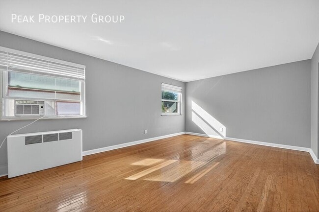 Foto del edificio - 6404 Montgomery Rd