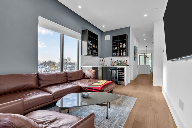 Building Photo - 200 Ocean Ave N