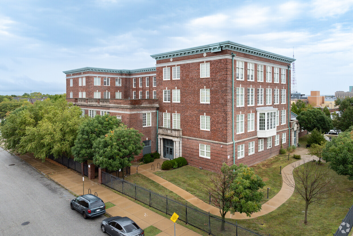 Foto principal - Franklin School Apartments - 55 Years +