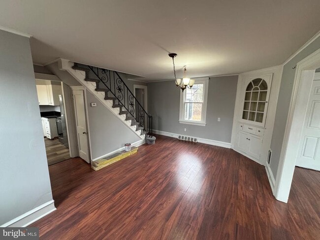 Building Photo - 365 E Springfield Rd