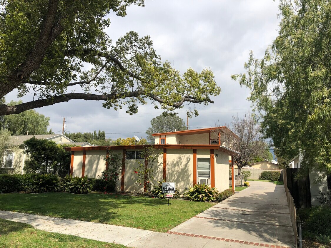 Street View - 1044 N Kenwood St
