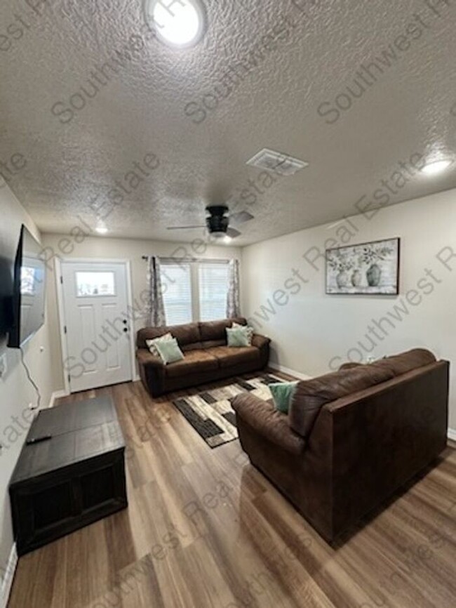 Foto del edificio - Fully Furnished and all bills paid - Just ...