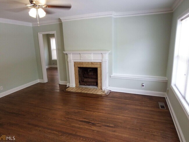 Building Photo - 3275 Lowe St