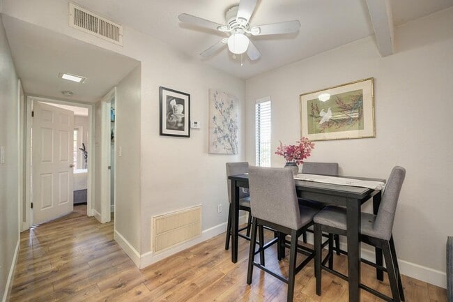 Foto del edificio - Beautiful upgraded cozy single story 1 bed...
