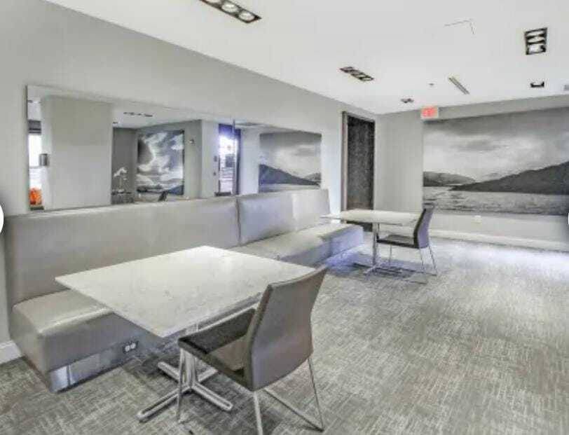 Foto principal - 98 Christopher Columbus Dr