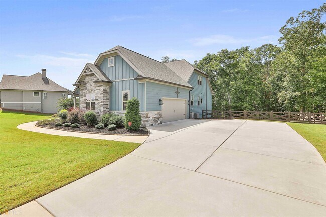 Building Photo - 207 Blue Point Pkwy