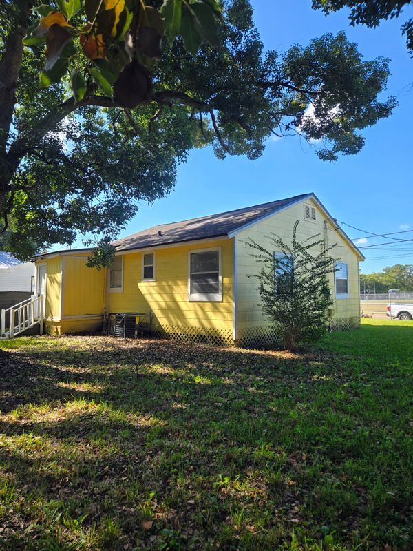 Foto del edificio - 1129 Melson Ave