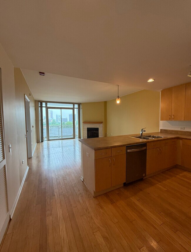 Building Photo - 1515 S Prairie Ave