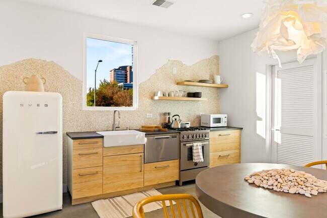 Cocina - 519 S 6th St